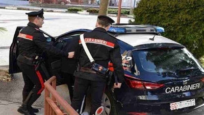Banda tenta furto in una tabaccheria, tre arrestati dopo la fuga