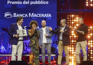 Musicultura: Simona Boo e i Bimbi di Fumo vincono il Premio del Pubblico Banca Macerata