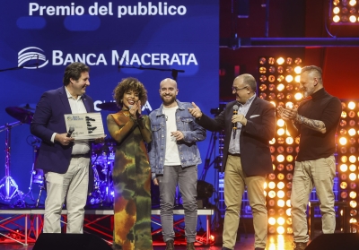 Musicultura: Simona Boo e i Bimbi di Fumo vincono il Premio del Pubblico Banca Macerata