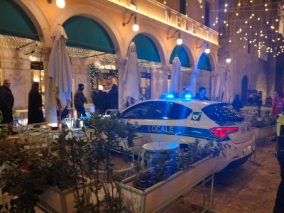 Ad Ascoli Piceno choc in centro: anziano muore d'infarto mentre prende il caffè al Meletti