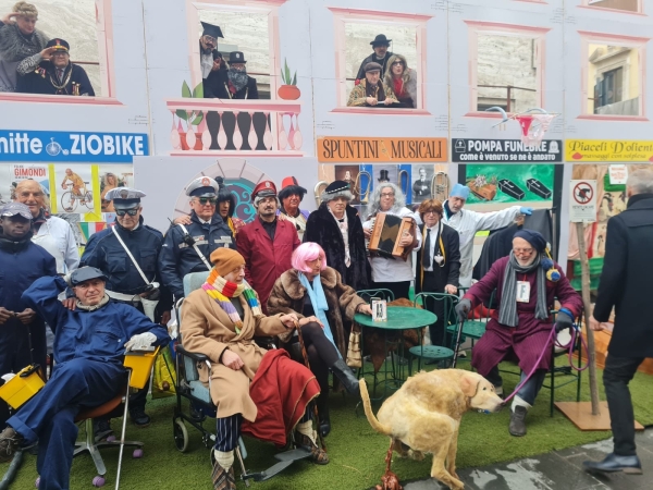 Ascoli Piceno - Tradizione e beneficenza: gruppo del Carnevale dona metà della vincita all'Aido