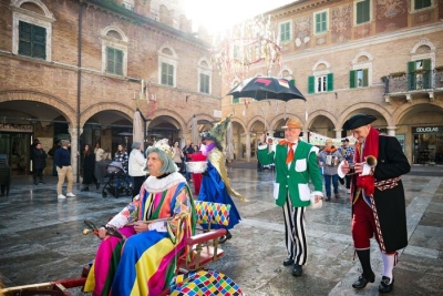 Gli studenti aprono il Carnevale di Ascoli Piceno