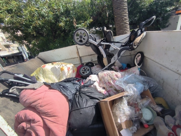 Ripulita l’area in prossimità del sottopassaggio di via Fiscaletti, adiacente all’ex Cinema delle Palme, da rifiuti e materiali ingombranti