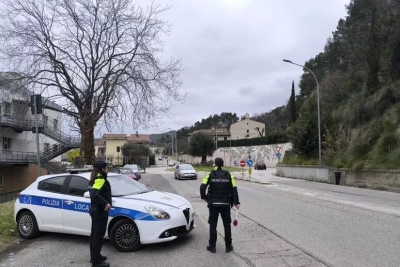 Ubriaco semina il panico in auto, denunciato un ascolano
