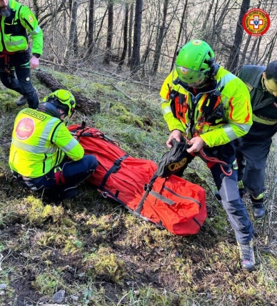 Cade dalla bici biker 70enne , soccorso da elicottero