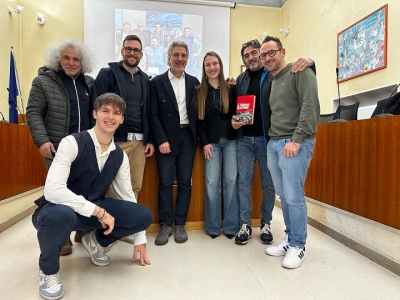 Grottammare, sala gremita per il prof. Ventrone e 
