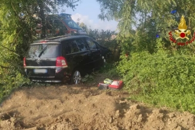 Scontro tra scuolabus e auto nel Maceratese, studenti illesi