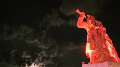 Il Monumento al Pescatore si illumina di lilla per Giornata nazionale sui disordini alimentari