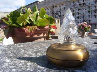 Lampade votive: scadenza per il mantenimento del servizio