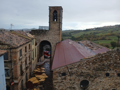 Forte vento, danni importanti a Campli e Corropoli