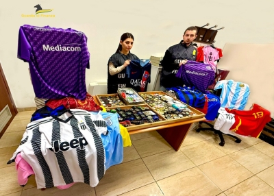 Maxi sequestro della Finanza di prodotti contraffatti