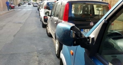 In preda a raptus danneggia undici auto e oppone resistenza ai Carabinieri