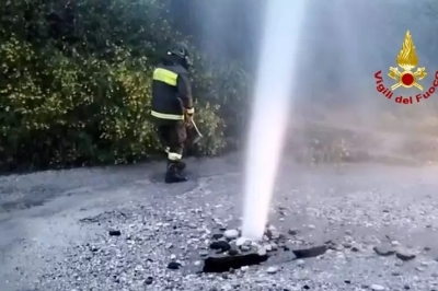 Improvvisa rottura di una condotta idrica presso strada Valle Fiorana