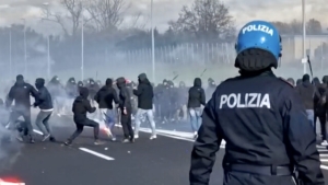 Scontri fra le tifoserie nel match Pescara-Ancona, 11 denunce e Daspo