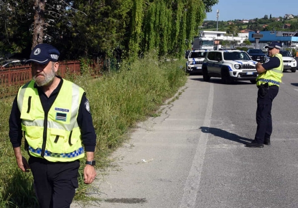 Due ciclisti investiti da un'auto, intervento dell'eliambulanza