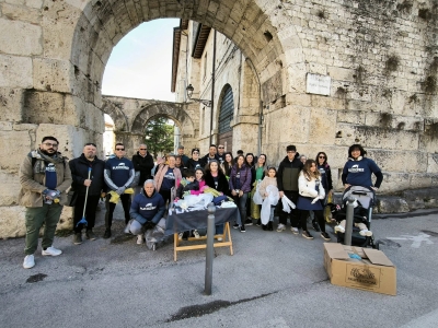 Ascoli Piceno - Plastic Free, volontari in campo al quartiere San Marcello