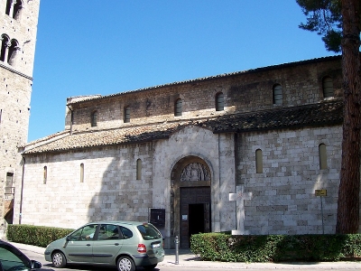 Ascoli Piceno - Rissa e parolacce, attimi di tensione tra due giovani in pieno centro