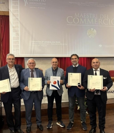Nel Palazzo dei Capitani di Ascoli Piceno si è svolto l'evento di “50€ PIÙ’ premiazione Maestri del Commercio”