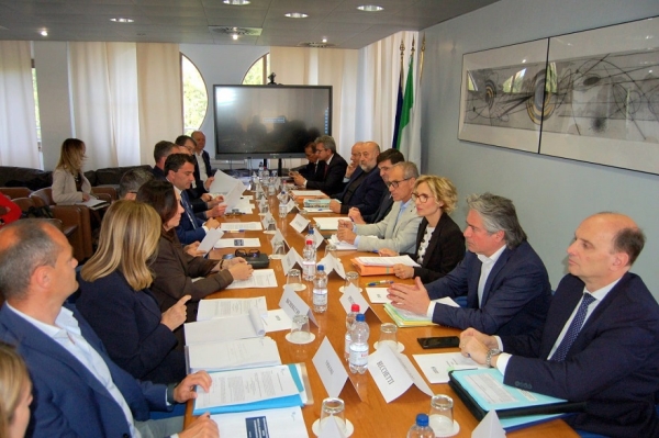 A PALAZZO RAFFAELLO L'INCONTRO TRA LA GIUNTA REGIONALE E IL CONSIGLIO DI PRESIDENZA CONFINDUSTRIA MARCHE