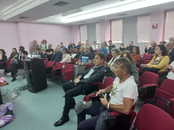 GRANDE SUCCESSO PER "SEGRETARIO AI": IL LABORATORIO DI INTELLIGENZA ARTIFICIALE CONQUISTA SAN BENEDETTO DEL TRONTO