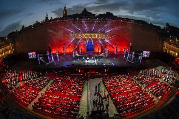 Il Festival della Canzone Popolare e d’Autore annuncia i primi ospiti delle serate finali allo Sferisterio di Macerata