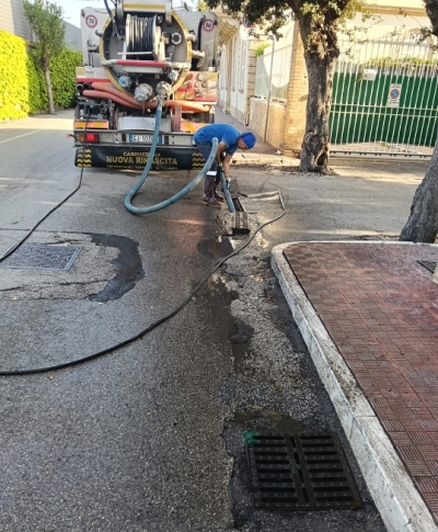Caditoie, al via la pulizia per prevenire allagamenti