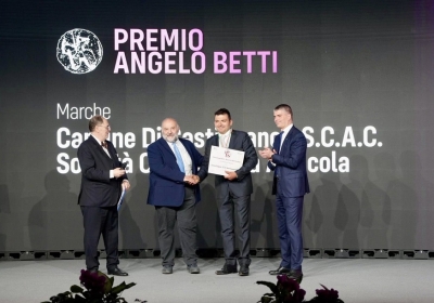 L’Assessore Antonini presente a Vinitaly di Verona al Premio “Angelo Betti” assegnato alle Cantine di Castignano