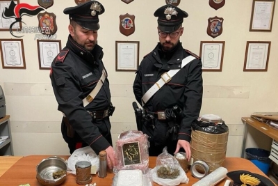 Spacciava cocaina a domicilio inserendola nella cassetta della posta, arrestato