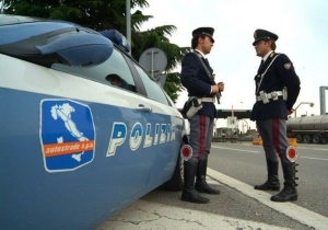 Uomo vaga in stato confusionale dall&#039;A14 alla Statale, tratto in salvo