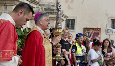 Ascoli Piceno - L'omaggio della città a Sant'Emidio: centro invaso da migliaia di persone