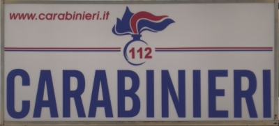 A Grottammare un trentenne alla guida senza patente danneggia varie auto e una proprietà privata
