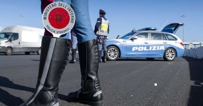 Collisione fra camion in A14, soccorso un uomo