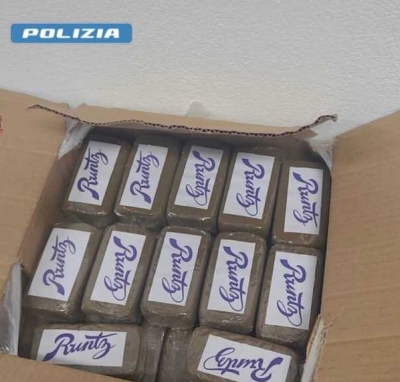 Sequestrati 22 chilogrammi di hashish all'interno di un'auto in A14